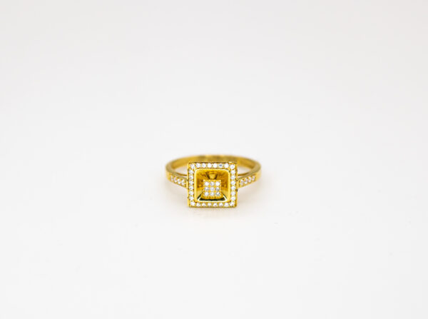 Anel Ouro 18K Quadrado C/ Cálice e Zircônias Cravejadas
