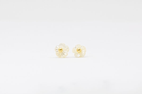 Brinco Ouro 18K Flor Madrepérola