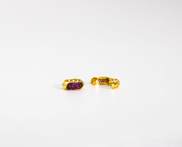 Argola Ouro 18K Redondo Pequeno C/ Zircônias Vermelhas
