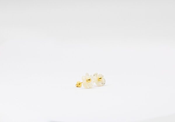 Brinco Ouro 18K Flor Madrepérola - Imagem 2