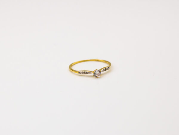 Anel Ouro 18K Solitário C/ Pedras Laterais - Imagem 2