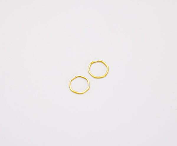 Argola Ouro 18K Hexagono Cantos Arredondados - Imagem 3